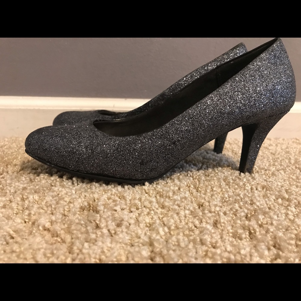 Heels - Picture 2 of 5